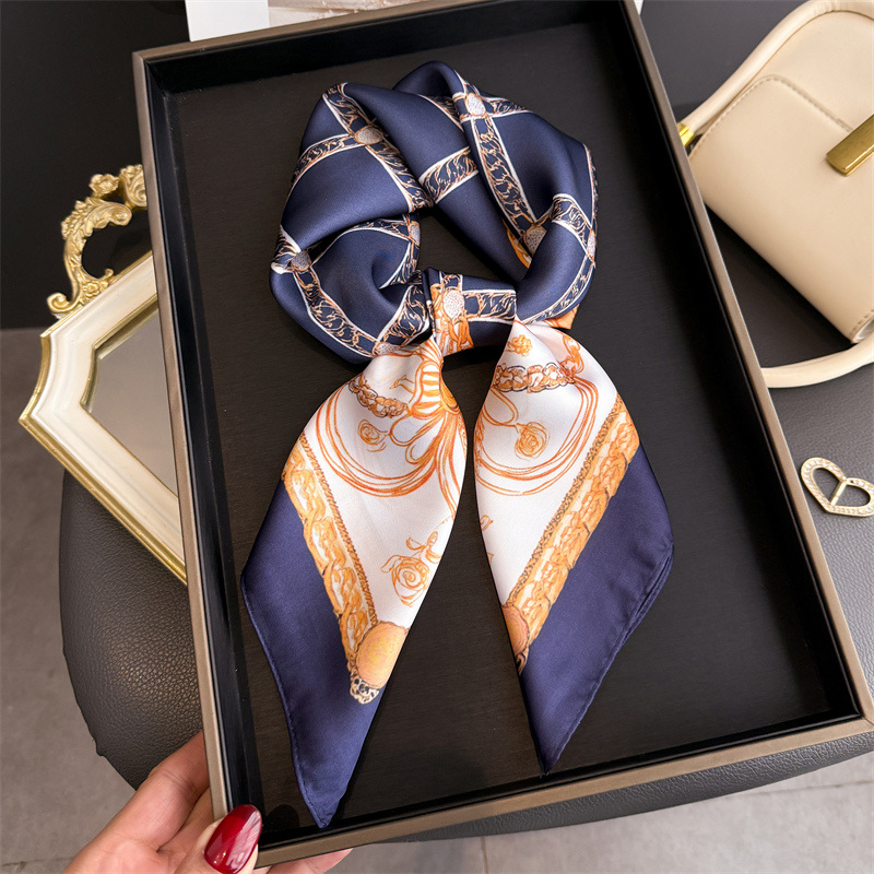 Blue Classic Chain Print Squar - Ascot Neck Scarf avis et prix