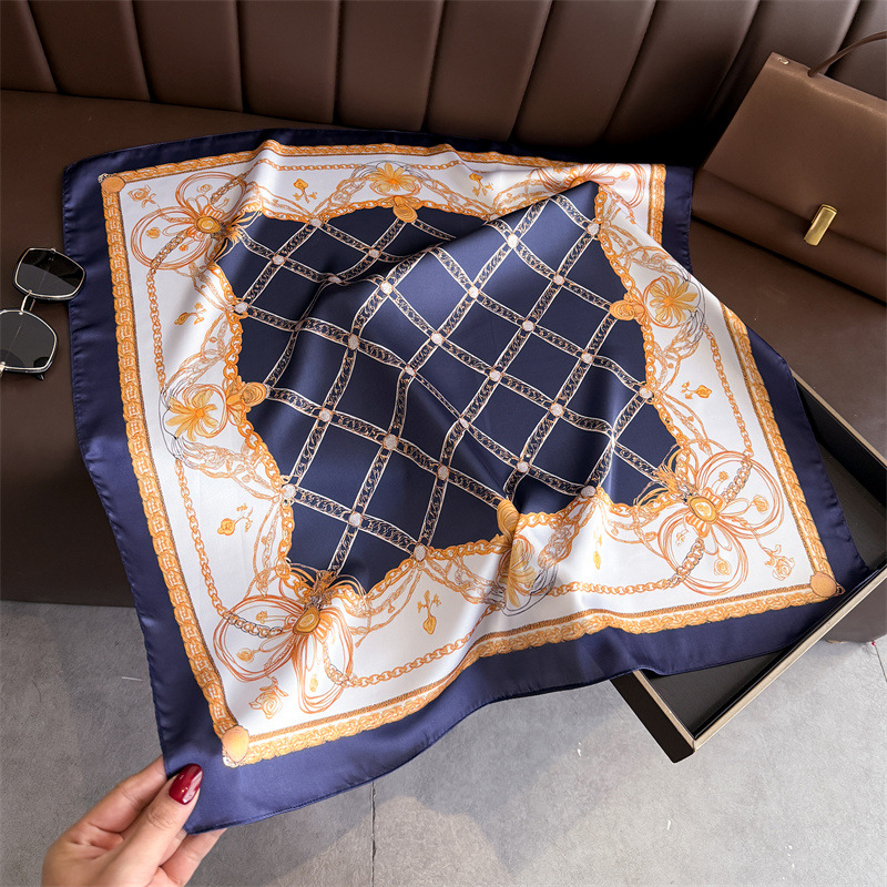 Blue Classic Chain Print Squar - Ascot Neck Scarf avis et prix