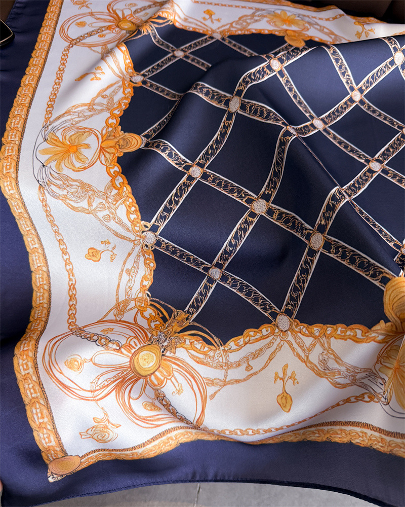Blue Classic Chain Print Squar - Ascot Neck Scarf avis et prix