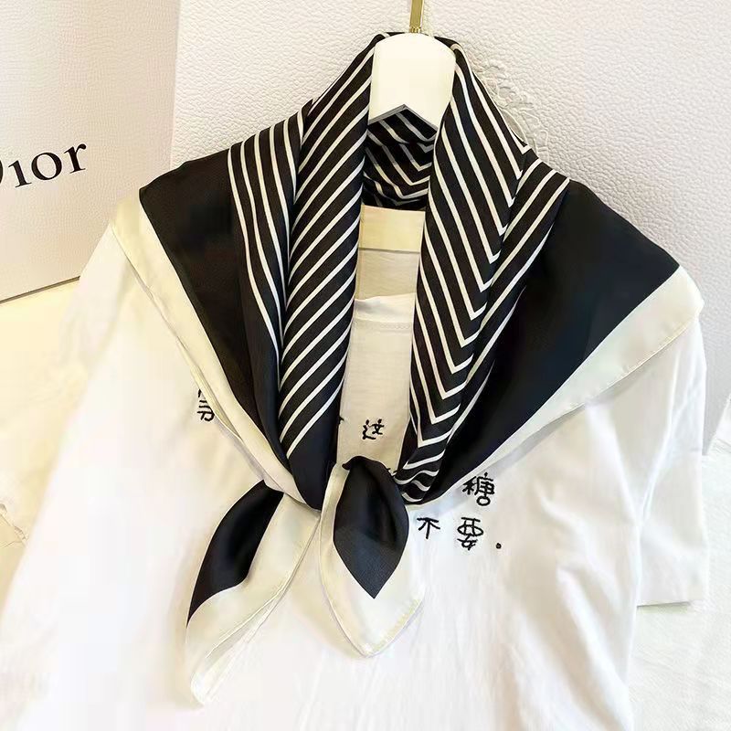 Fashion Square 70cm Black and  - Silk Tie Striped avis et prix