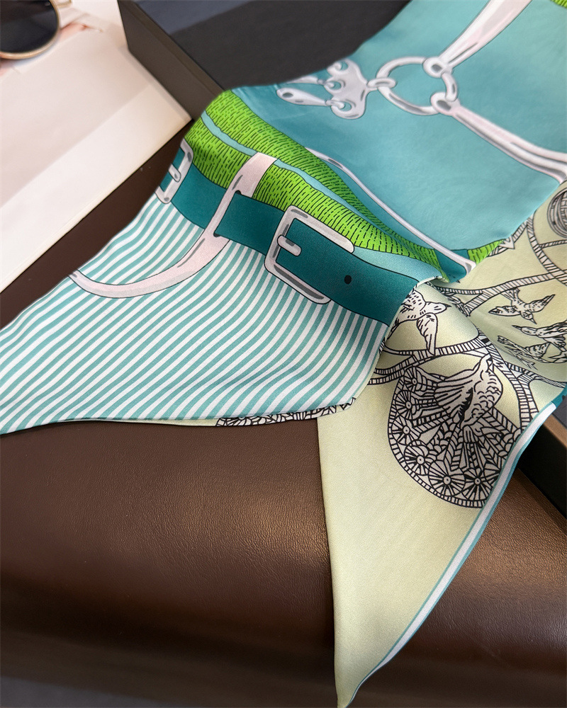 Women's Double-sided Print Sil - Ascot Neck Scarf avis et prix