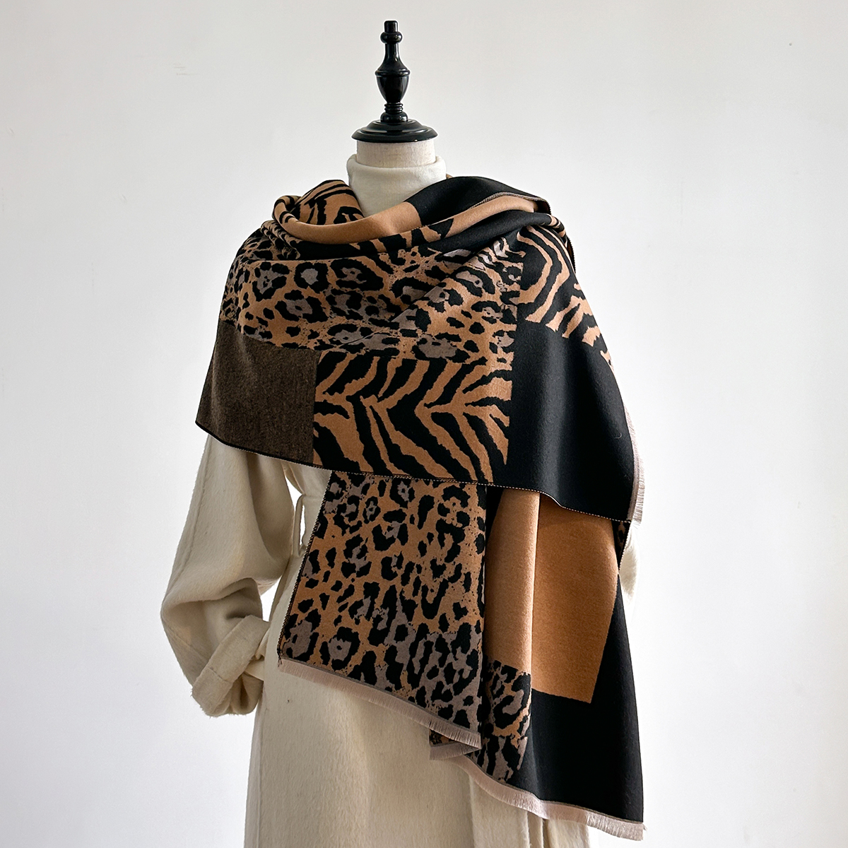 New Brand Elegance Two-Sided L - Woven Scarf Blanket avis et prix