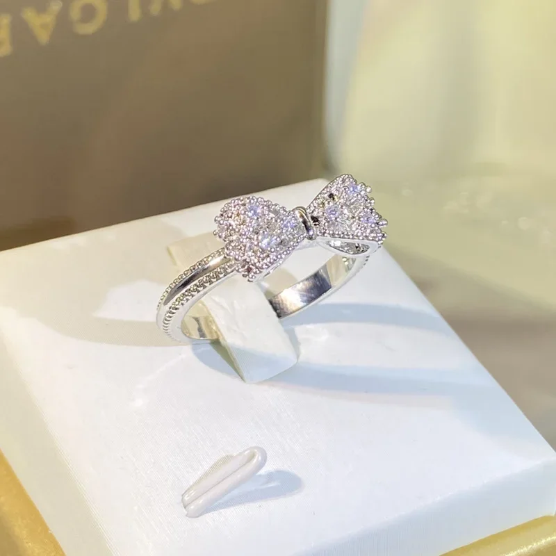 Fancy Bow Ring with Dazzling C - Tie Clip Silver avis et prix