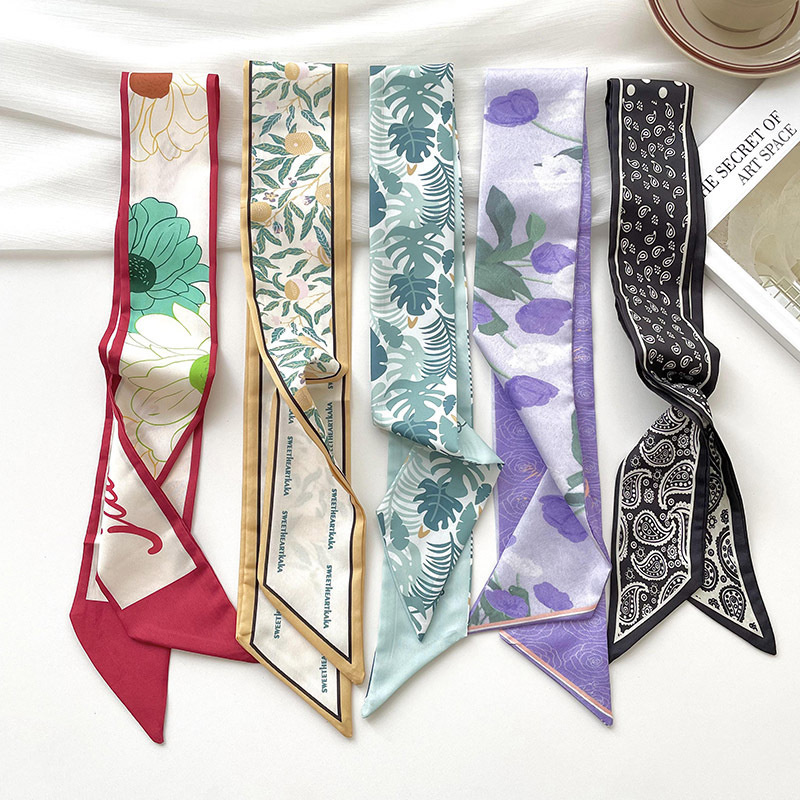 New luxury Brand Model Small S - Ascot Neck Scarf avis et prix