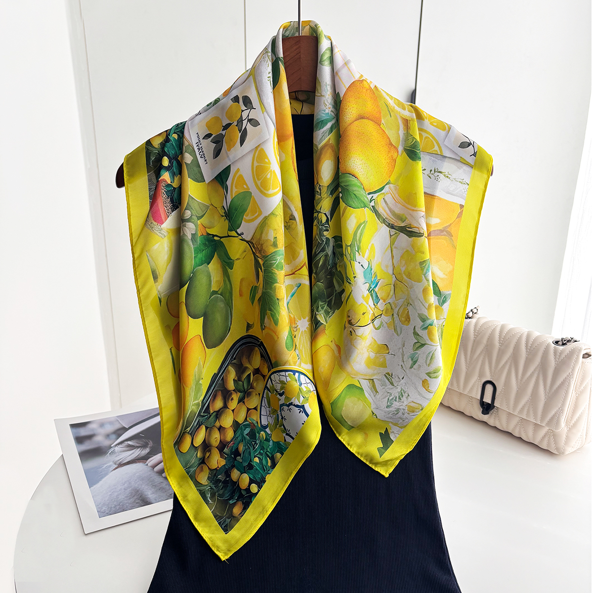 Luxury Floral Square Scarf Sof - Silk Neck Scarf avis et prix
